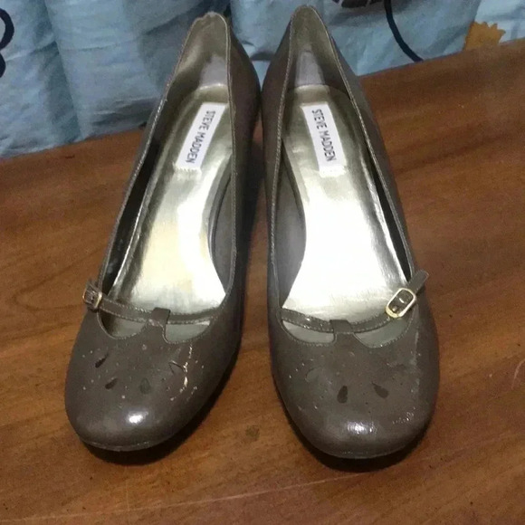 Steve Madden brown patent low wedges - Picture 2 of 6